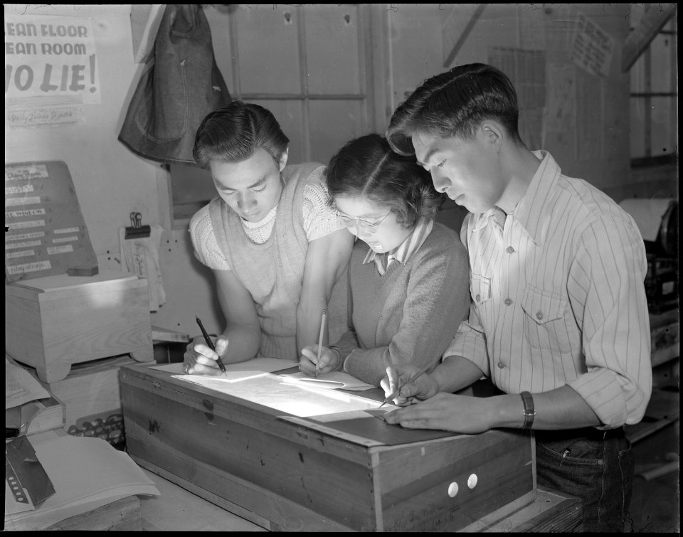 Tule Lake Relocation Center, Newell, California. Evacuee artists who work on the Tulean Dispatch. - NARA - 536509