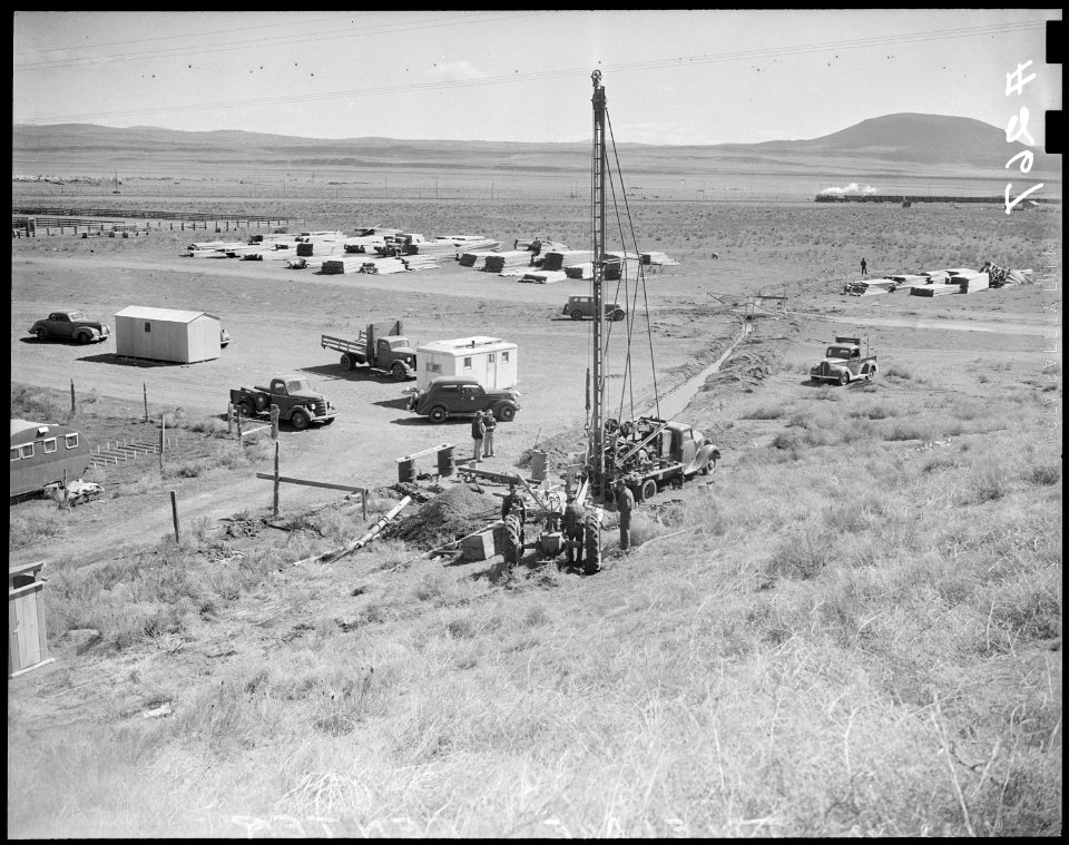 Tule Lake Relocation Center, Newell, California. Construction begins on the site selected for this . . . - NARA - 536208