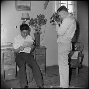 Tule Lake Relocation Center, Newell, California. Frank Vail, cameramen for Pathe, photographs home . . . - NARA - 537143