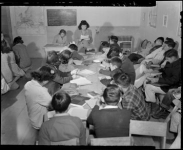Tule Lake Relocation Center, Newell, California. World History and English, a two hour class taught . . . - NARA - 536522