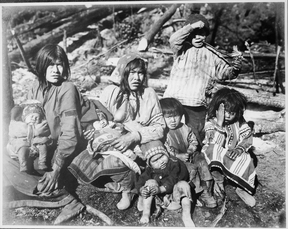 Two Tlingit women with several children near the Kotsina River, Alaska, 1902 - NARA - 524407