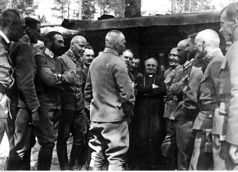 Uroczystości z okazji rocznicy powstania 4 pułku Legionów i ostatecznego uznania 7 pułku Legionów na tzw. Rojowym Osiedlu zbudowanym przez żołnierzy Legionów koło miejscowości Optowa (22-145-6)