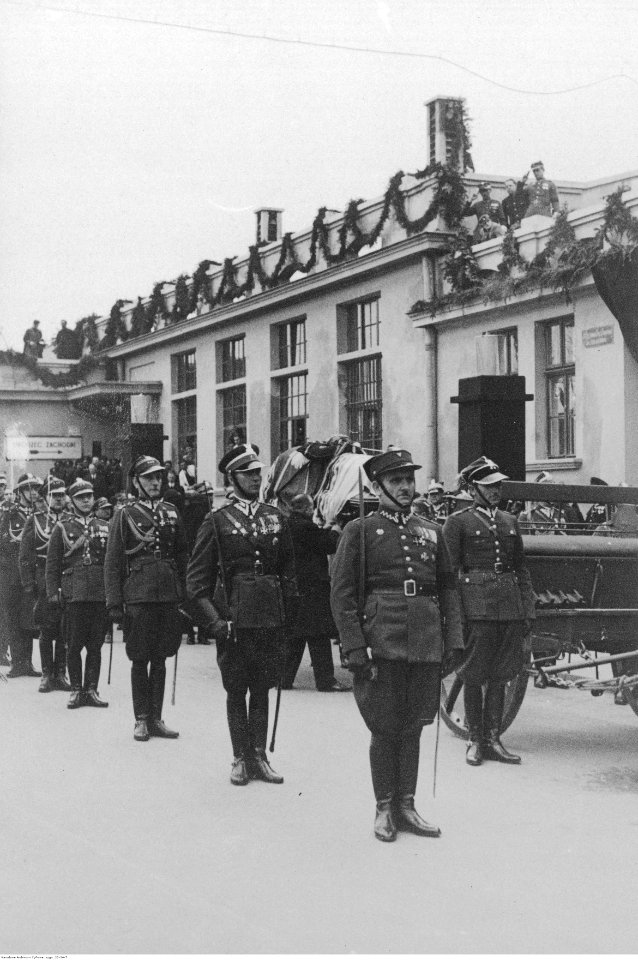 Uroczystości pogrzebowe Marszałka Józefa Piłsudskiego w Krakowie (22-24-7)