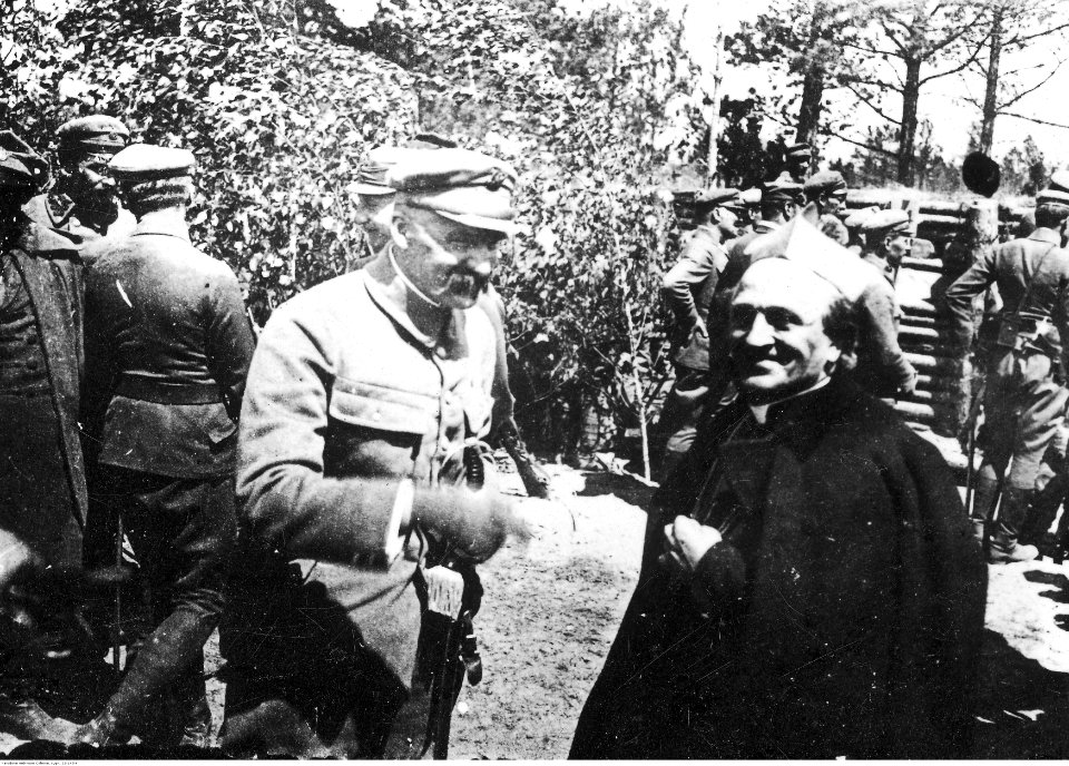 Uroczystości z okazji rocznicy powstania 4 pułku Legionów i ostatecznego uznania 7 pułku Legionów na tzw. Rojowym Osiedlu zbudowanym przez żołnierzy Legionów koło miejscowości Optowa (22-145-4)