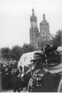 Uroczystości pogrzebowe Marszałka Józefa Piłsudskiego w Krakowie (22-24-21)