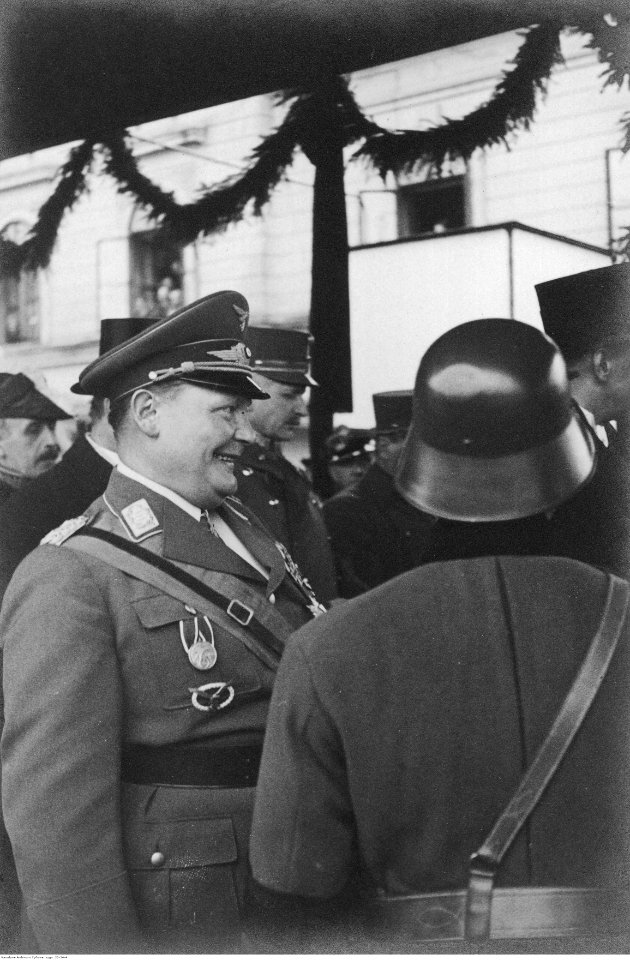 Uroczystości pogrzebowe Marszałka Józefa Piłsudskiego w Krakowie (22-24-4)