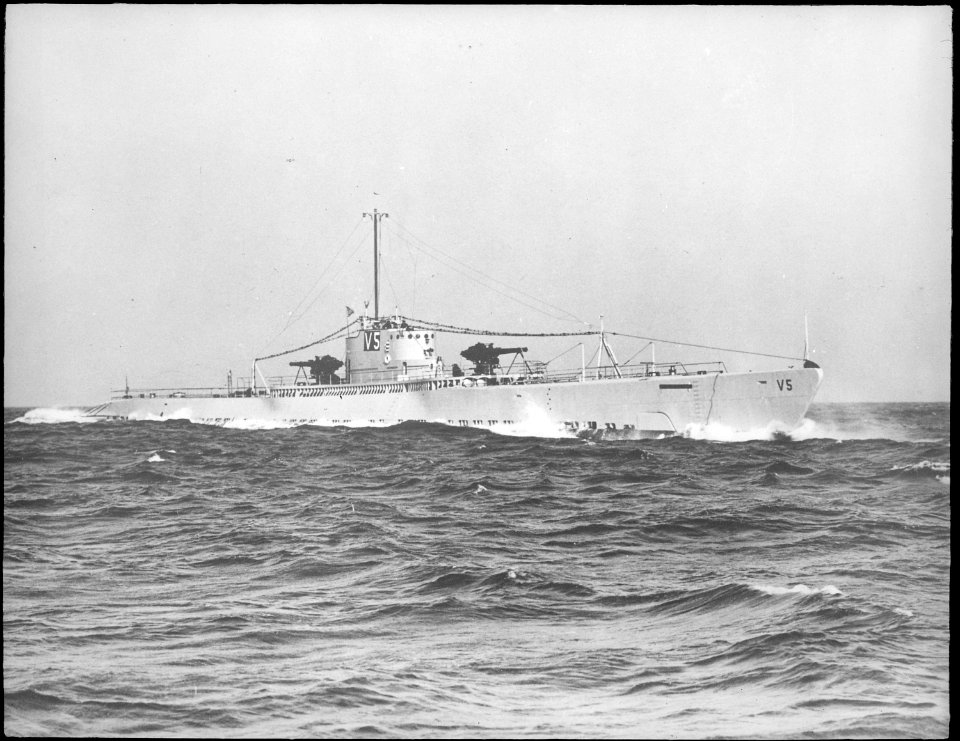 V5 (SS167), renamed the Narwhal. Starboard bow, underway, 01-20-1931 - NARA - 513008