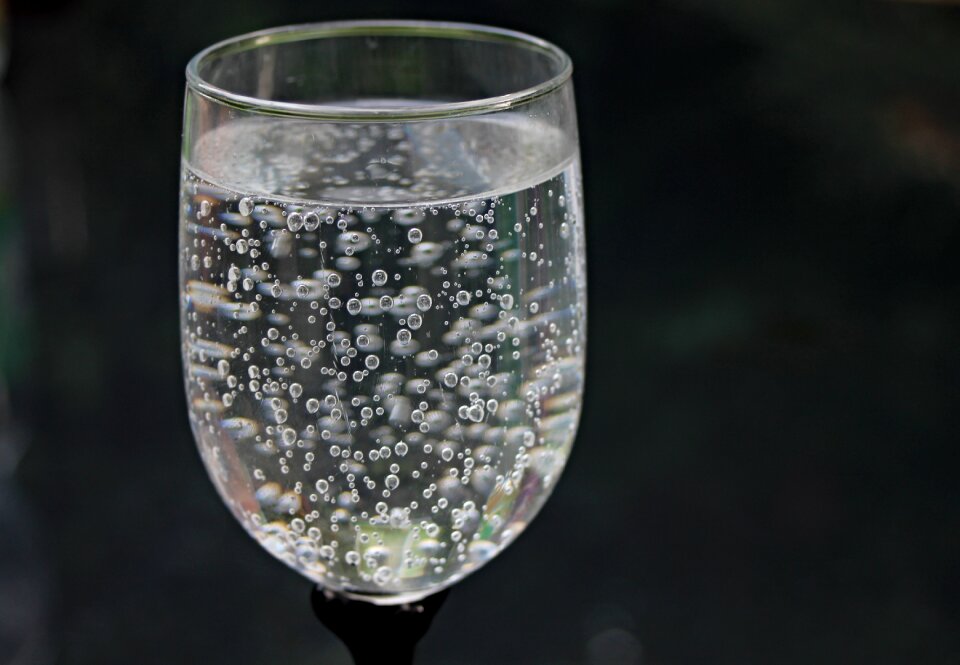 Bubble beads carbonic acid
