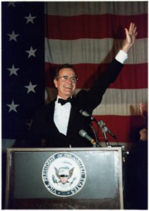 Vice President Bush address the Young Republican Dinner - NARA - 186366