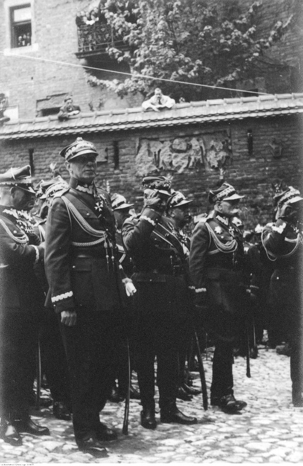 Uroczystości pogrzebowe Marszałka Józefa Piłsudskiego w Krakowie (22-24-32)