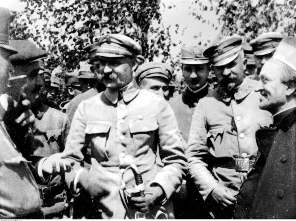 Uroczystości z okazji rocznicy powstania 4 pułku Legionów i ostatecznego uznania 7 pułku Legionów na tzw. Rojowym Osiedlu zbudowanym przez żołnierzy Legionów koło miejscowości Optowa (22-145-3)