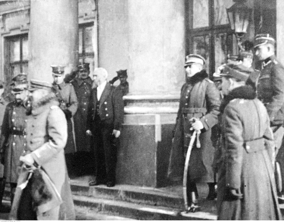 Uroczystość wręczenia buławy marszałkowskiej Józefowi Piłsudskiemu (22-275-1)