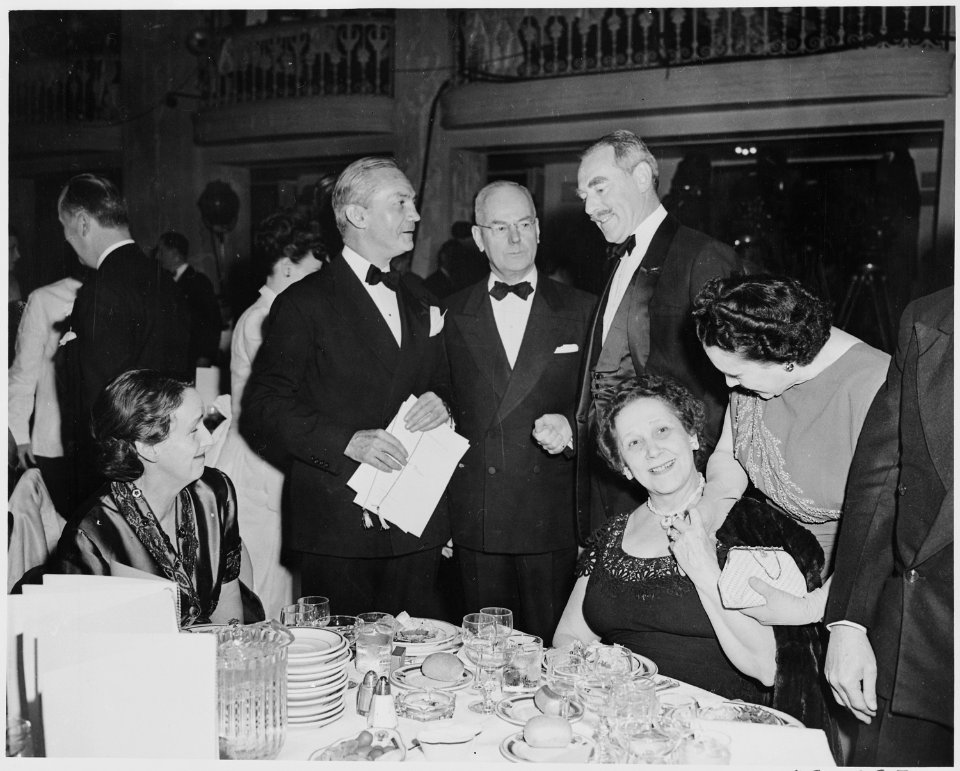 View of crowd at the dinner honoring President Truman and Vice President Alben Barkley at the Mayflower Hotel in... - NARA - 200012