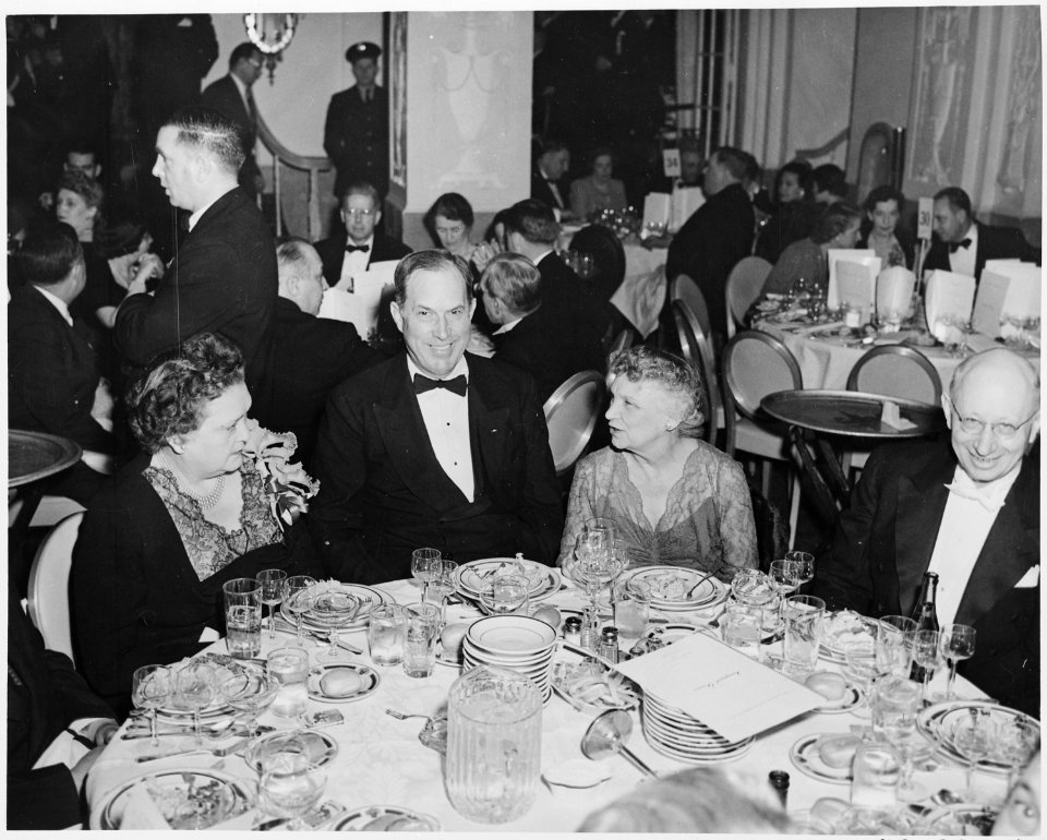View of table at the dinner honoring President Truman and Vice President Alben Barkley at the Mayflower Hotel in... - NARA - 200014