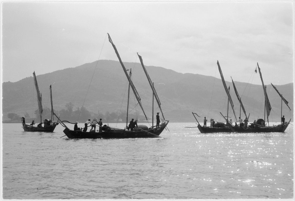 Vietnam....Units of Vietnamese junk force at anchor. - NARA - 558527