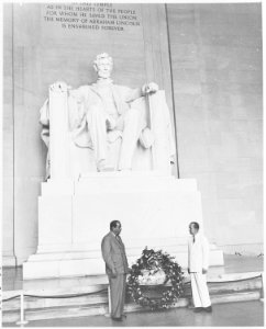 Visit of President Romulo Gallegos of Venezuela to the Lincoln Memorial. President Gallegos has just placed a wreath... - NARA - 199834