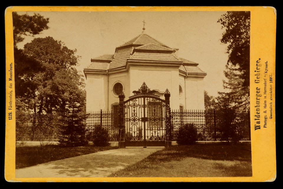 Waldenburger Gebirge - Furstenstein, das Mausoleum 1885 (69310279)