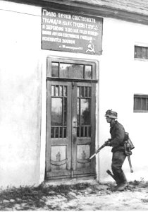 Walki niemiecko-radzieckie we wsi nad Dniestrem (2-739)