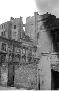 Warszawa. Zniszczenia wojenne i sceny uliczne (2-223-21)