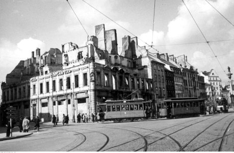 Warszawa. Róg ul. Miodowej i Krakowskiego Przedmieścia (2-179)
