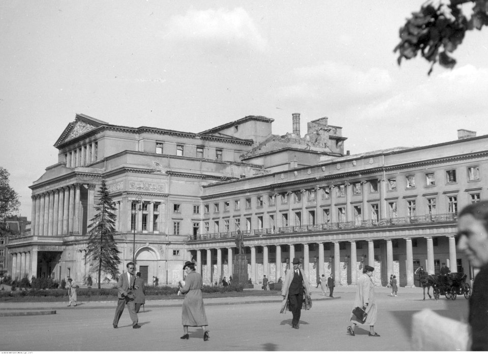 Warszawa. Uszkodzony Teatr Wielki (2-177)