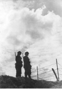 Wartownicy niemieccy nad Kanałem La Manche (2-347)