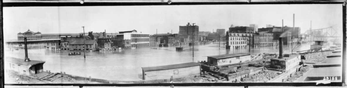 Water Street and Liberty Avenue, Pittsburgh, under 20 inches of water during the flood of March 1907, 03-1907 - NARA - 523024