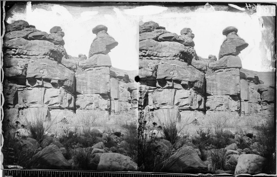 WEATHERED SANDSTONE, KANAB WASH - NARA - 523930