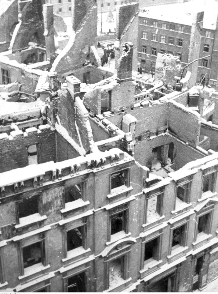 Warszawa. Ruiny domów (2-192)