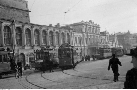 Warszawa. Zniszczenia wojenne i sceny uliczne (2-223-6)