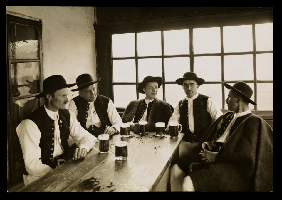 Wisla, gorale w gospodzie ante 1939 (66235651)