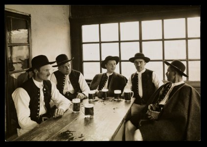 Wisla, gorale w gospodzie ante 1939 (66235651)
