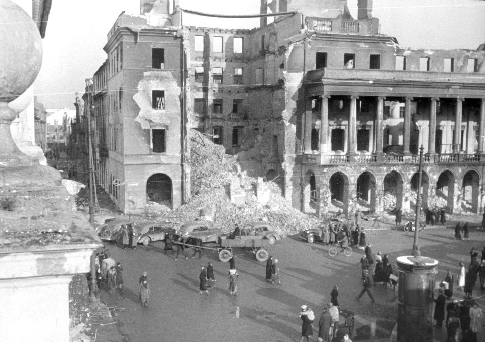 Warszawa. Zniszczony Pałac Lubomirskich (2-173)