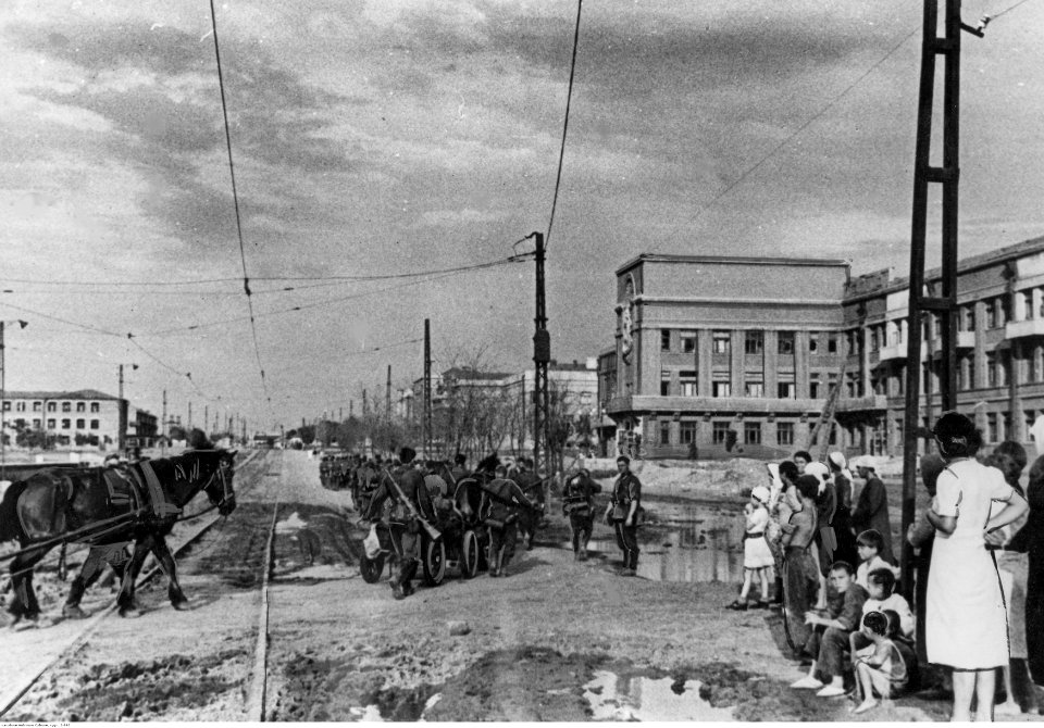 Wkroczenie wojsk niemieckich do Woroszyłowgradu (2-963)