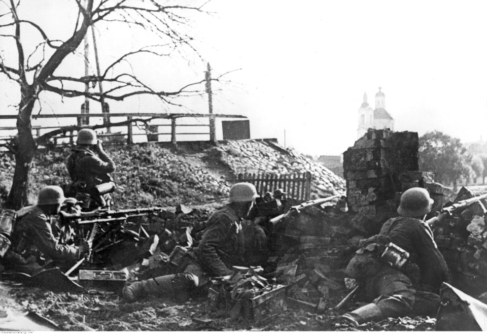 Wojska niemieckie podczas walk o miasto Wielkie Łuki (2-954)