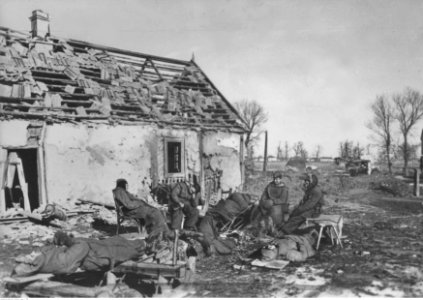 Wojska niemieckie na froncie nad Dońcem podczas odpoczynku (2-758) photo