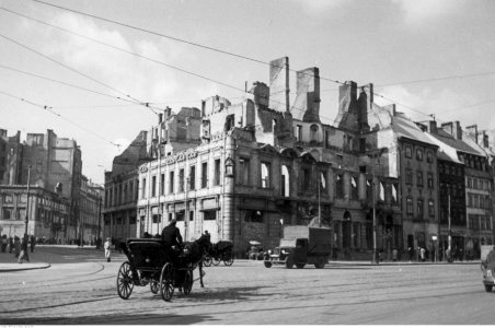 Warszawa. Róg ul. Miodowej i Krakowskiego Przedmieścia (2-180)