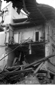 Warszawa. Wnętrze zniszczonego domu (2-207)