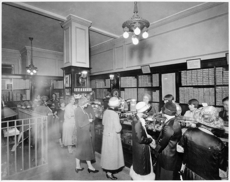 Women shoppers at Mrs. Snyder's Candy Shop, South Michigan Avenue, Chicago, 1927 - NARA - 522873