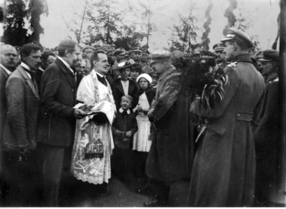 Wizyta Józefa Piłsudskiego w nierozpoznanej miejscowości (22-551) photo