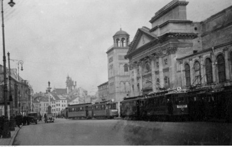 Warszawa. Zniszczenia wojenne i sceny uliczne (2-223-8)