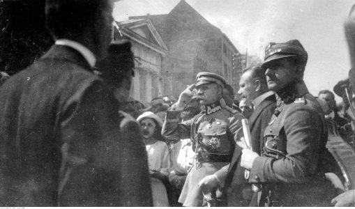 Wizyta Józefa Piłsudskiego w nierozpoznanej miejscowości (22-555)