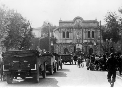 Wkroczenie oddziałów Waffen SS do Parmy (2-2099)