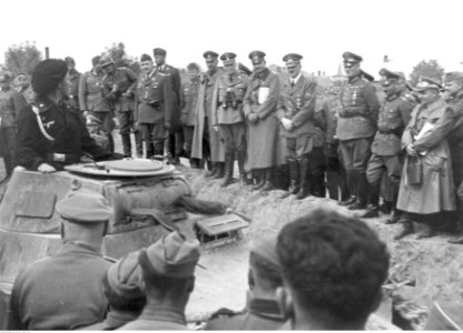 Wizyta Adolfa Hitlera w XIX korpusie pancernym gen. Heinza Guderiana (2-15)
