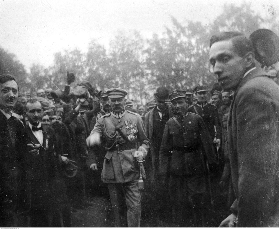 Wizyta Józefa Piłsudskiego w nierozpoznanej miejscowości (22-553)