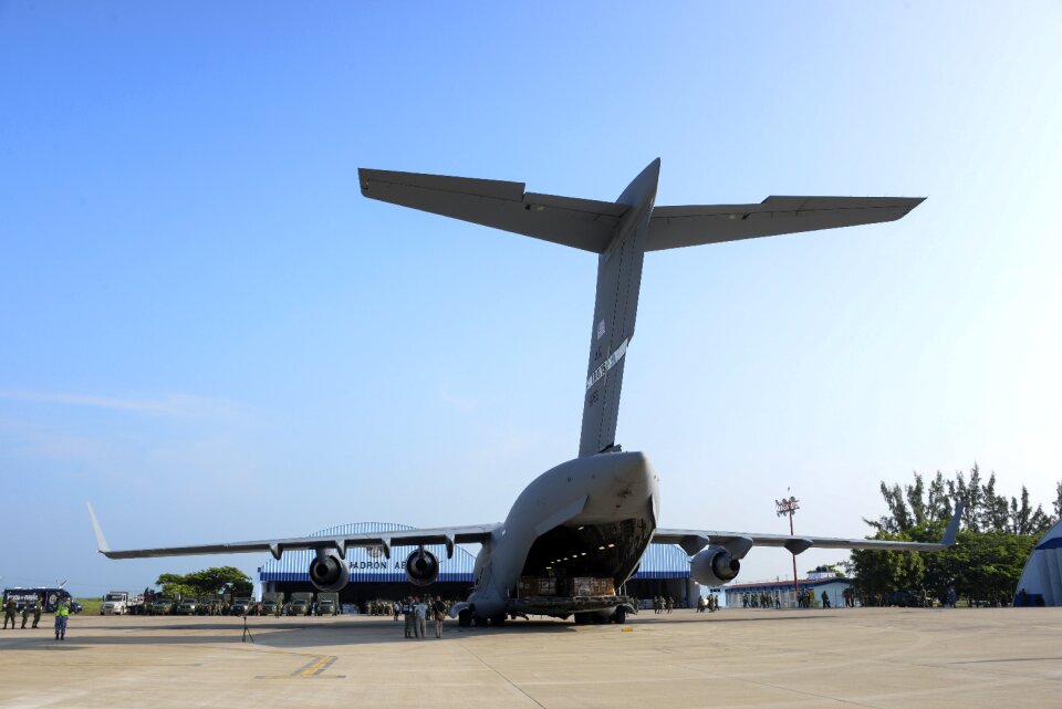 Aviation load offload