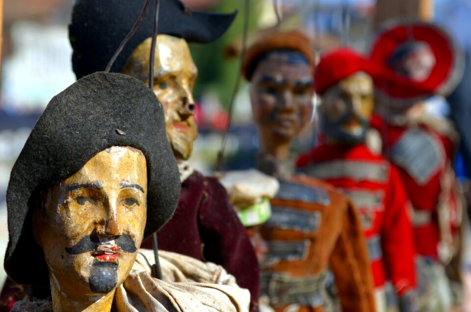 Puppets snowmen musketeers