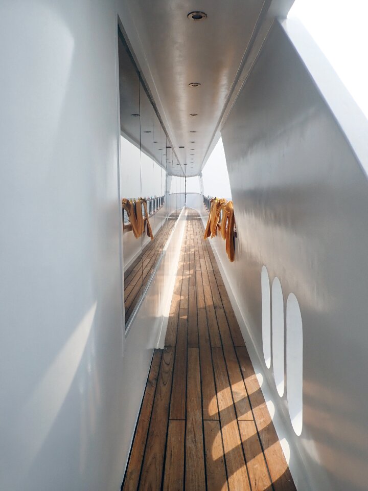 Architecture yacht lines