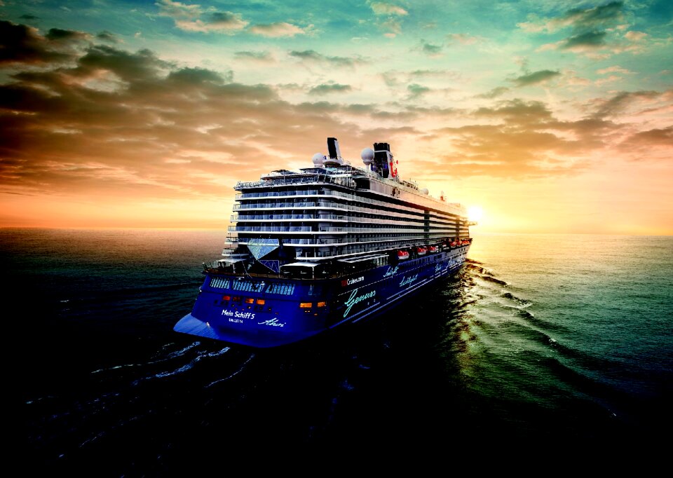 Cruise ship transportation