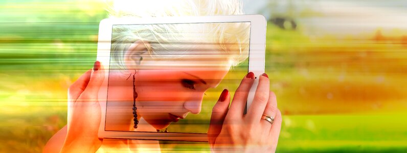 Tablet monitor hands